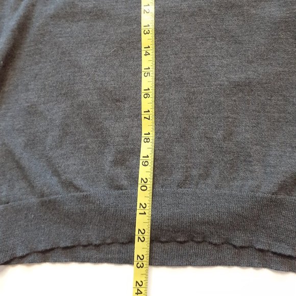 Lord and Taylor Merino wool sweater. Gray v-neck size L - Picture 4 of 6